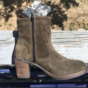 Taos Boots